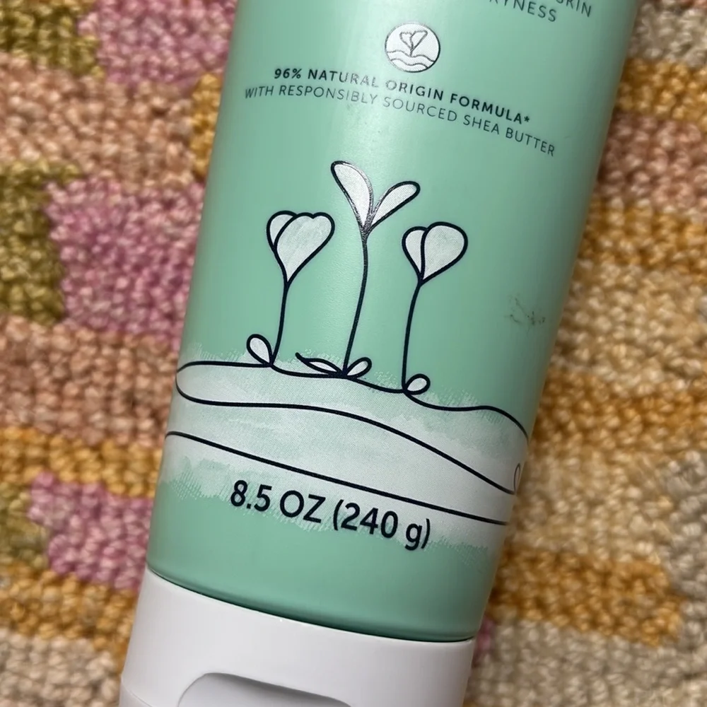 🍦HOST PICK🍦👶🏻👶🏽👶🏾Vivvi & Bloom Baby 2-in-1 face & body whip lotion sealed tube